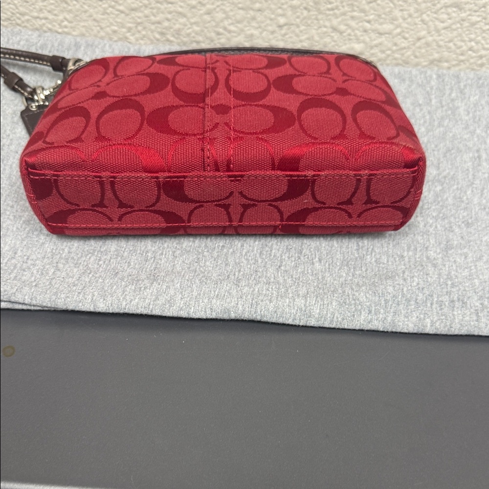 Coach Red Jacquard Legacy Turn-lock Wristlet- Signature Collection- NWOT - Picture 7 of 14